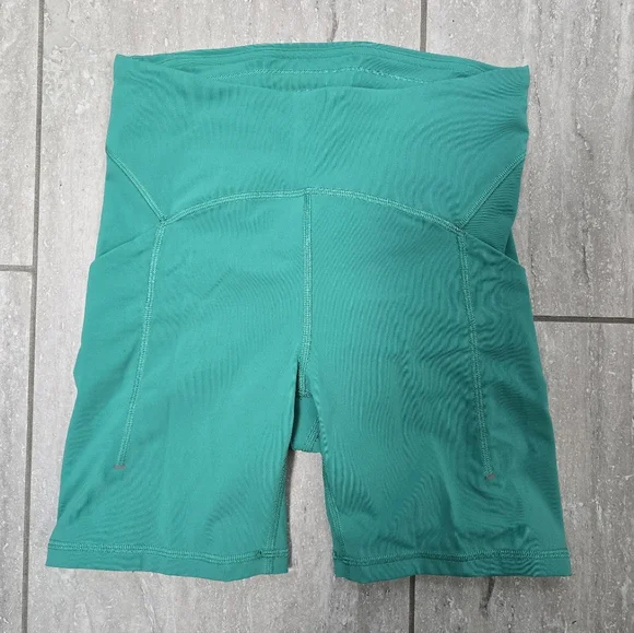 Lululemon Green Bike Shorts with Pockets, 6 - Picture 2 of 6
